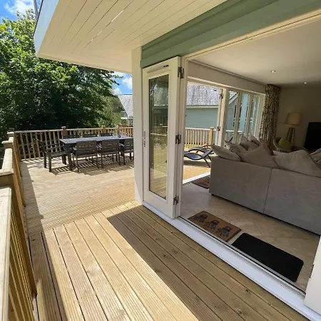 Luxurious 4 Bedroom New England Style - Trewhiddle V12 Holiday home *