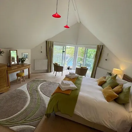 Luxurious 4 Bedroom New England Style - Trewhiddle V12 Holiday home *